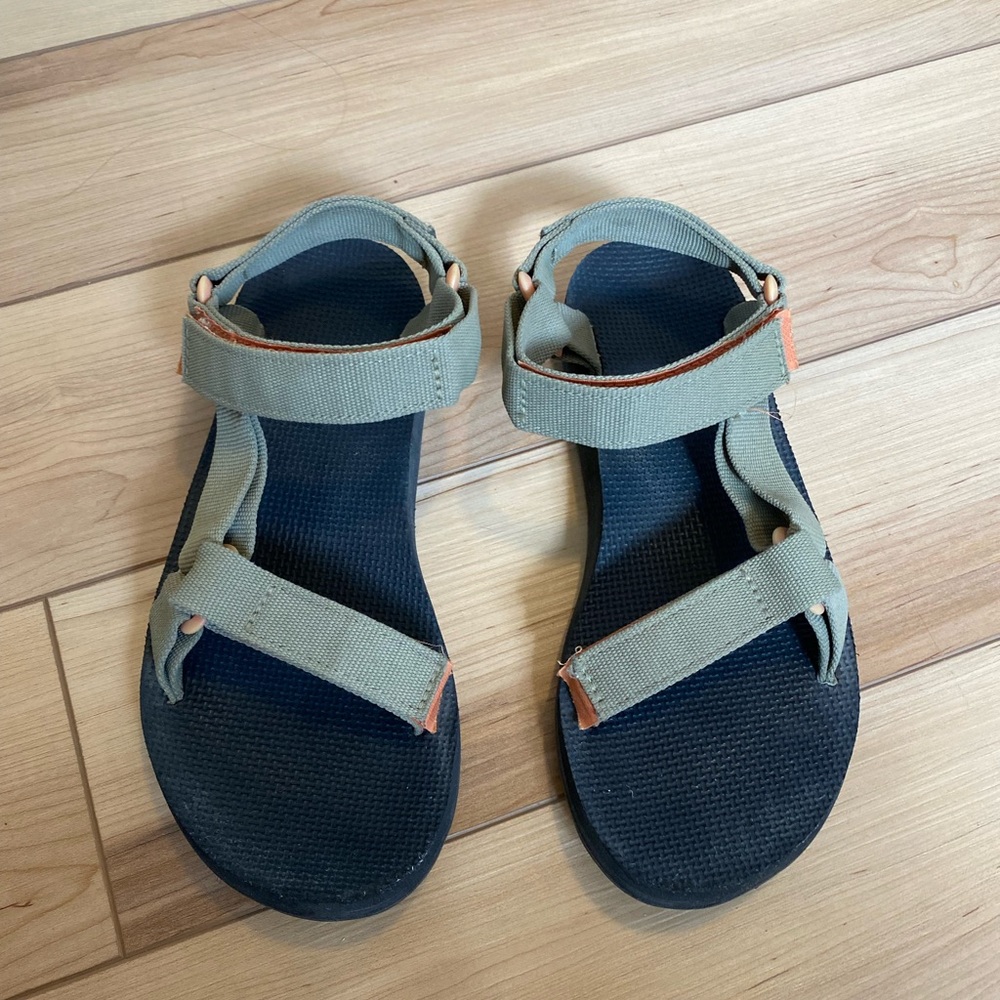 Teva Sandals size 6.5 Olive green